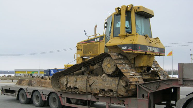 Перевозка негабаритного бульдозера Caterpillar